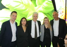 Patrick Stoffels (links) vertegenwoordigt het Europese verkoopkantoor van Gaia Herbs uit Israel. Verder op de foo Melanie Stoffels, Berto Levy, Iris en Avinoan Zarfin